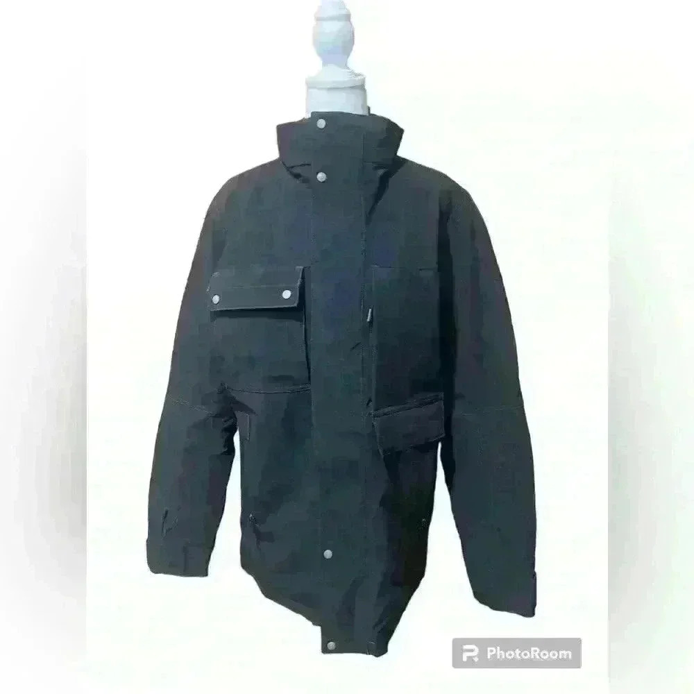 Hardly worn long sleeve men’s puffer jacket. Great condition.